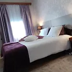 Kortteer Pinkki Huone בית אירוח ראומה