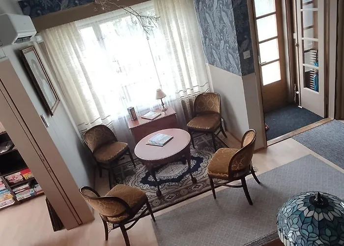 Kortteer Pinkki Huone *