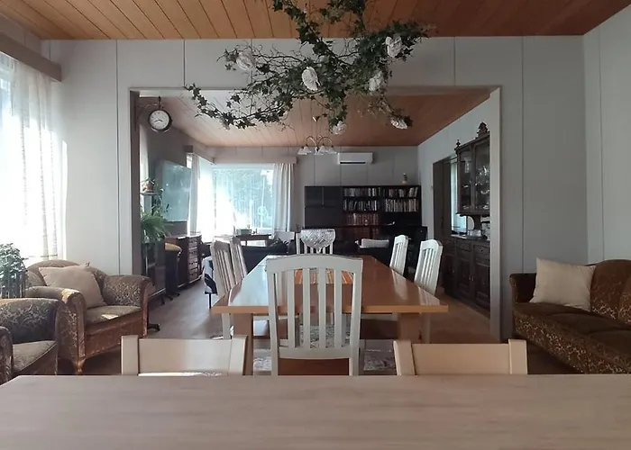 Kortteer Pinkki Huone ホームステイ